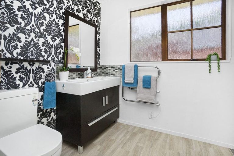 Photo of property in 32 Collins Avenue, Tawa, Wellington, 5028