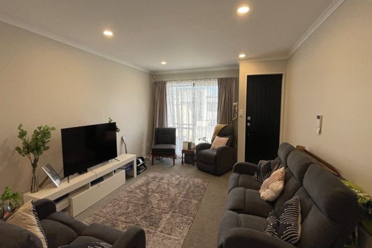 Photo of property in 27a Poruru Close, Papakura, 2110