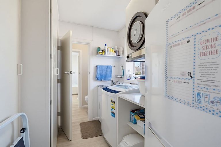 Photo of property in 332 Memorial Avenue, Burnside, Christchurch, 8053