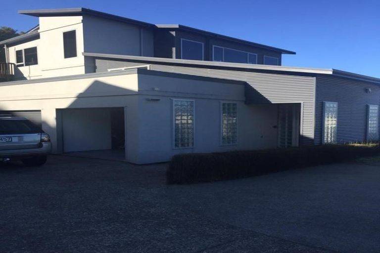 Photo of property in 41 Dress Circle, Newlands, Wellington, 6037