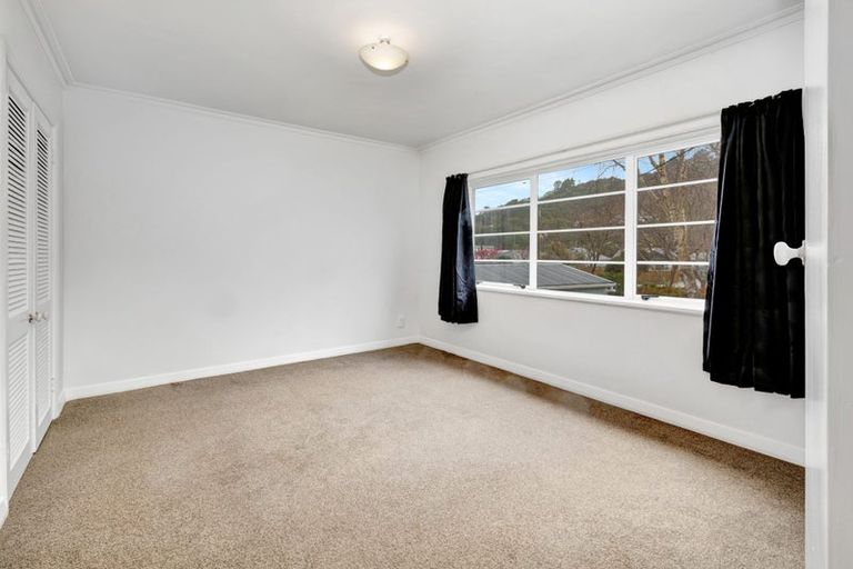 Photo of property in 48 Stokes Valley Road, Stokes Valley, Lower Hutt, 5019