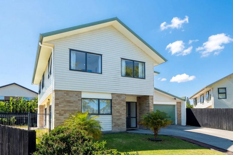 Photo of property in 16 Pyramid Place, Glen Eden, Auckland, 0602