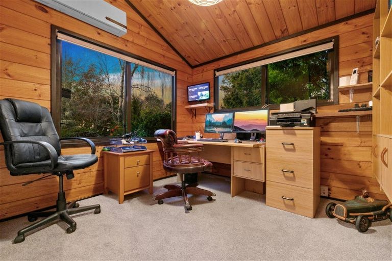 Photo of property in 77 Awanui Rise, Papakura, 2582