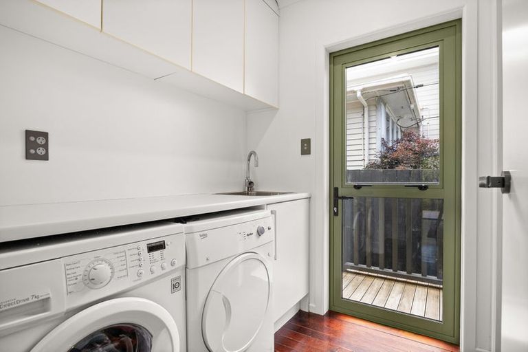 Photo of property in 2 Wharf Road, Te Atatu Peninsula, Auckland, 0610