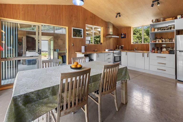 Photo of property in 241a Hailes Road, Whananaki, 0181