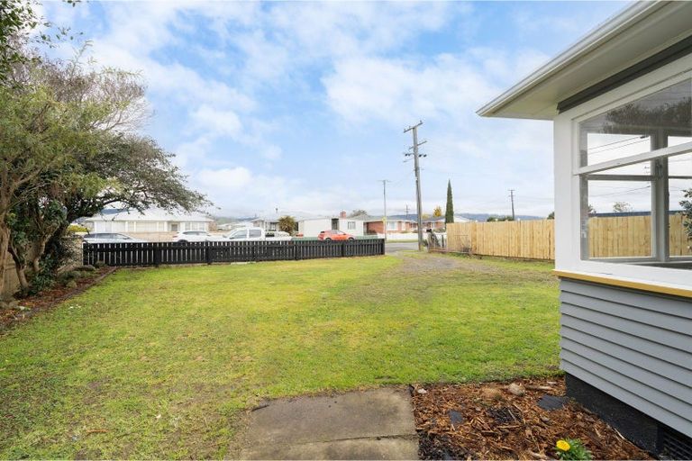 Photo of property in 17 Bartholomew Road, Levin, 5510