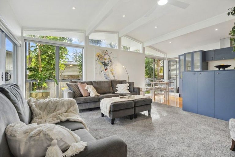 Photo of property in 90 Crawford Avenue, Mangere Bridge, Auckland, 2022