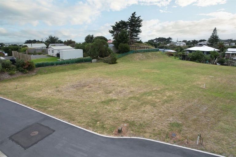 Photo of property in 41 Taonui Street, Waitarere Beach, Levin, 5510