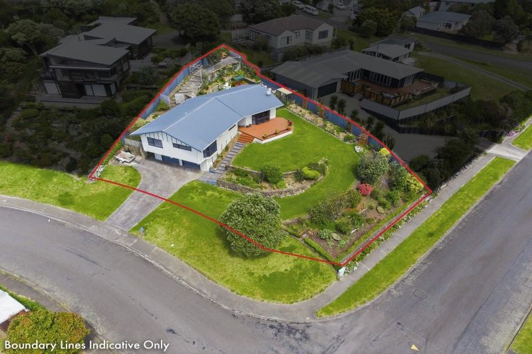 Photo of property in 2 Sunset Terrace, Waikanae Beach, Waikanae, 5036