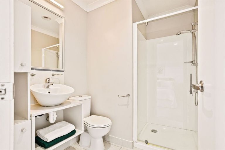 Photo of property in 9l Clearwater Cove, West Harbour, Auckland, 0618