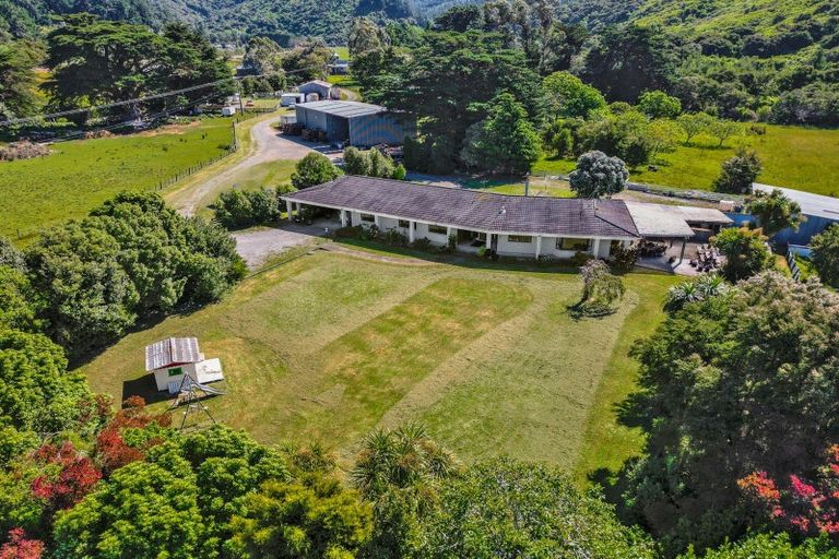 Photo of property in 5527 Masterton Castlepoint Road, Tinui, Masterton, 5889