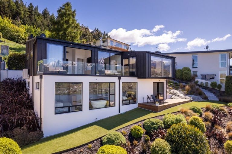 Photo of property in 92 Hensman Road, Queenstown, 9300