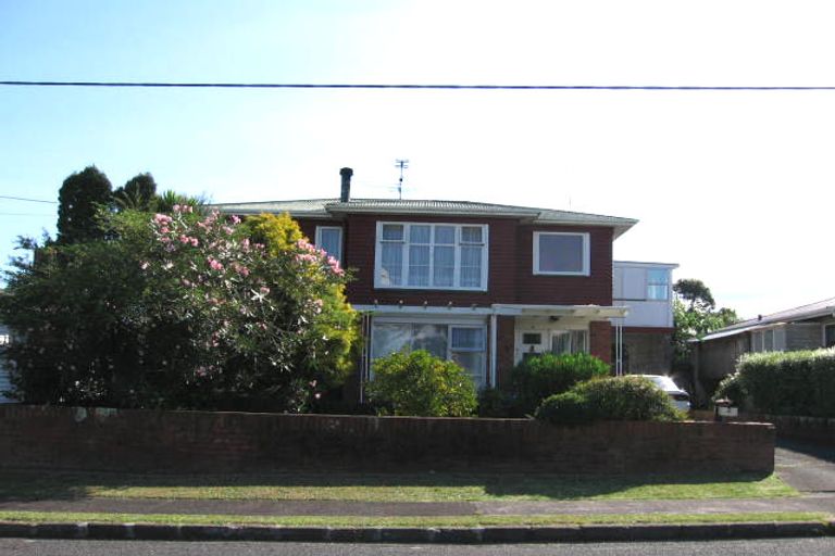 Photo of property in 9 Tiki Street, New Lynn, Auckland, 0600