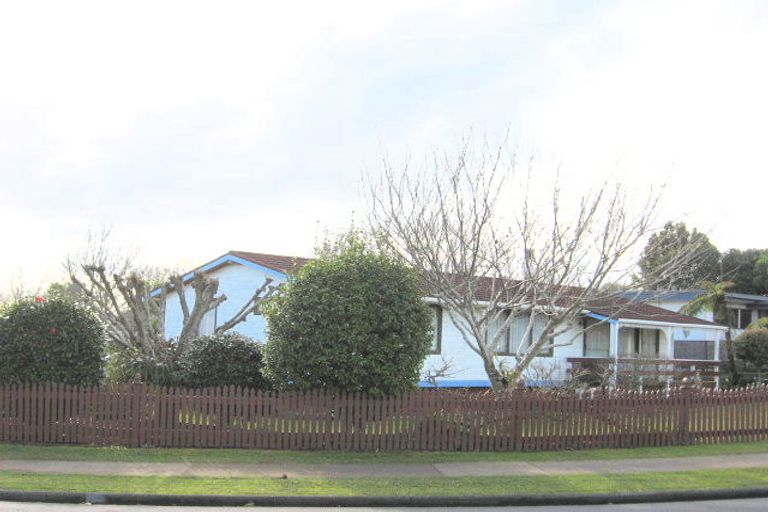 Photo of property in 27 Ray Small Drive, Papakura, 2110