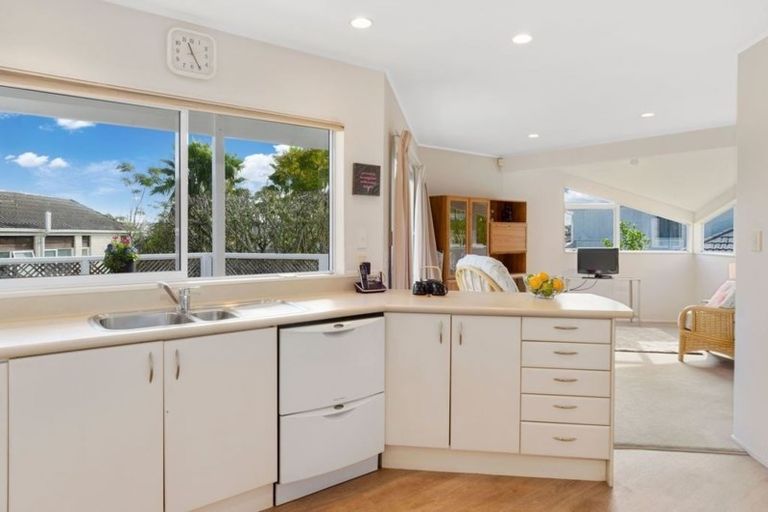 Photo of property in 5 Rimu Rise, Albany, Auckland, 0632