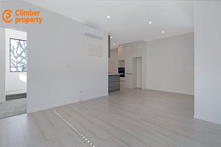 Photo of property in 1/3238 Great North Road, New Lynn, Auckland, 0600