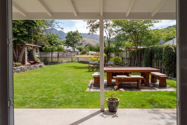 Photo of property in 4 Elva Dawson Place, Arrowtown, 9302