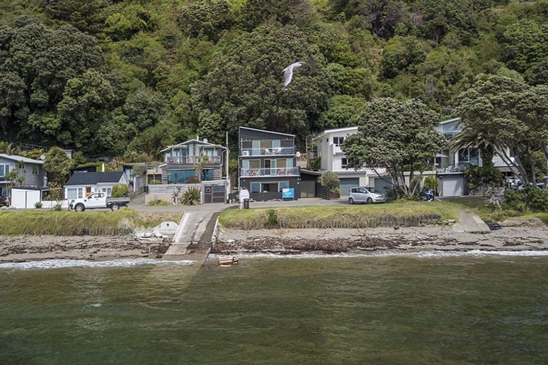 Photo of property in 10 Ocean Parade, Pukerua Bay, 5026