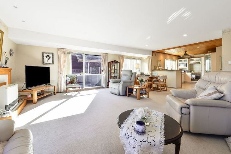 Photo of property in 68 Memorial Drive, Hamilton East, Hamilton, 3216