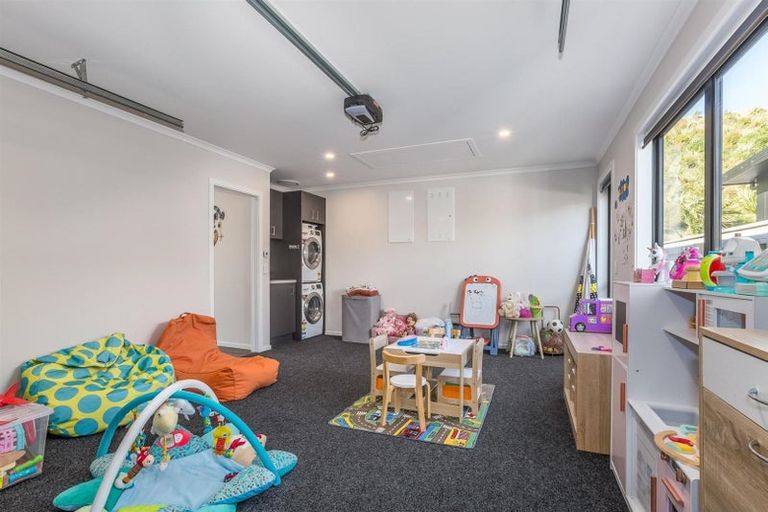 Photo of property in 14 Kaiaho Close, Aotea, Porirua, 5024