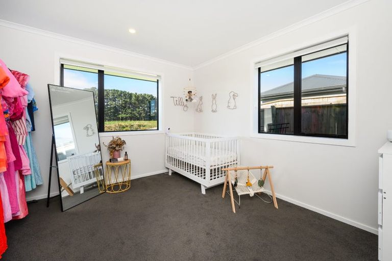 Photo of property in 50 Atlantic Drive, Fitzherbert, Palmerston North, 4410