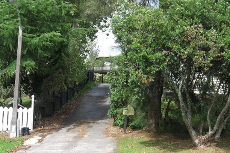 Photo of property in 10 Claverdon Drive, Massey, Auckland, 0614