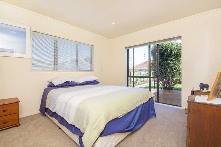 Photo of property in 14 Gillett Place, Botany Downs, Auckland, 2014