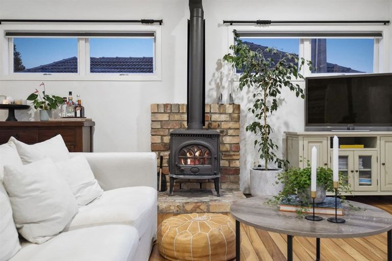 Photo of property in 2/259 Glenfield Road, Hillcrest, Auckland, 0627