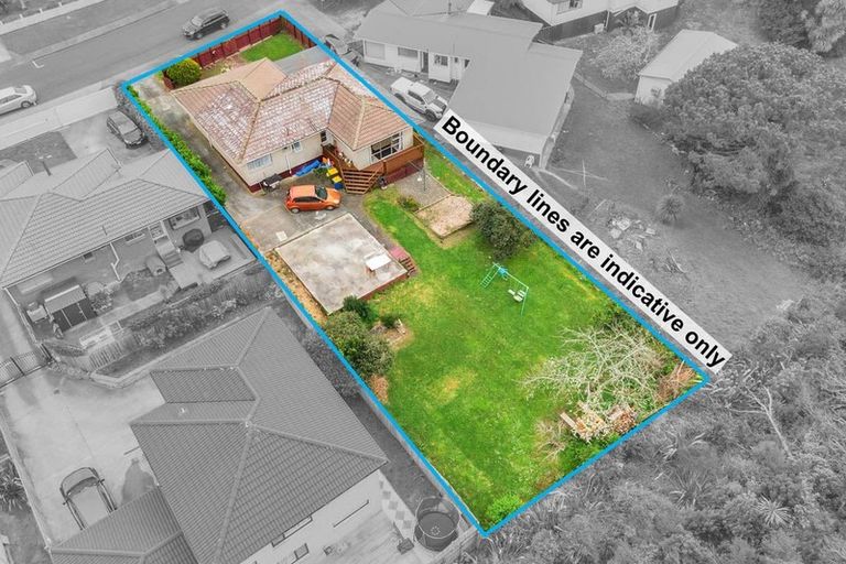 Photo of property in 24 Finlow Drive, Te Atatu South, Auckland, 0610