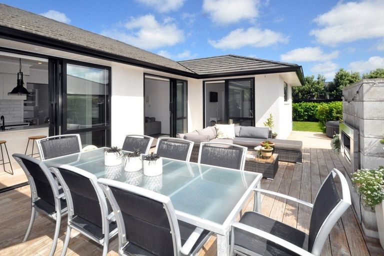 Photo of property in 8 Bellamont Street, Kumeu, 0810
