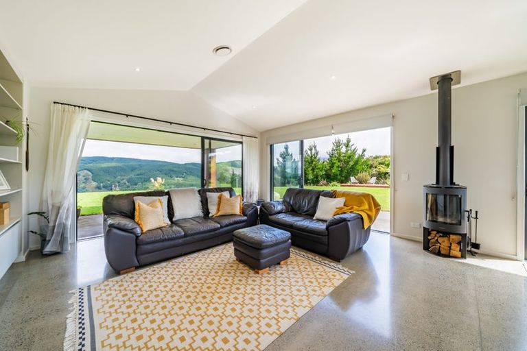 Photo of property in 46 Crest Road, Akatarawa, Upper Hutt, 5372