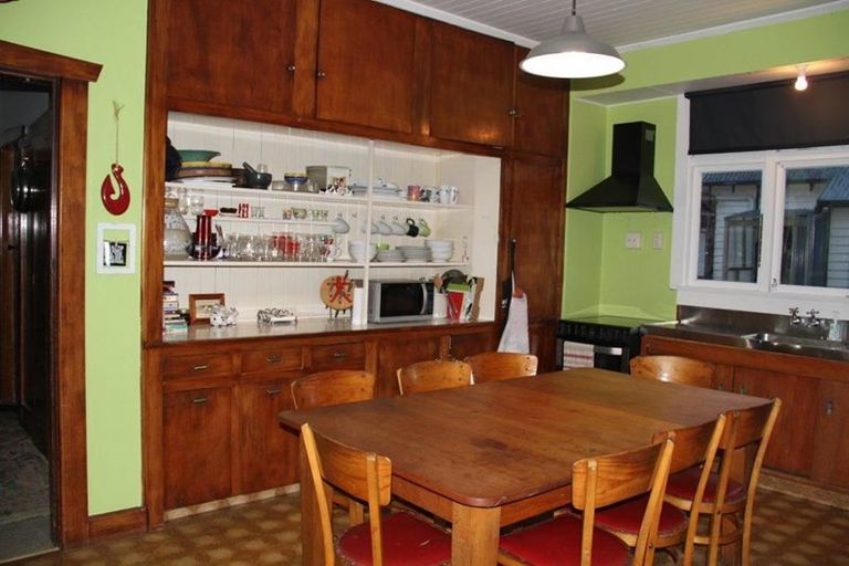 Photo of property in 12 Bridge Street, Tuatapere, 9620