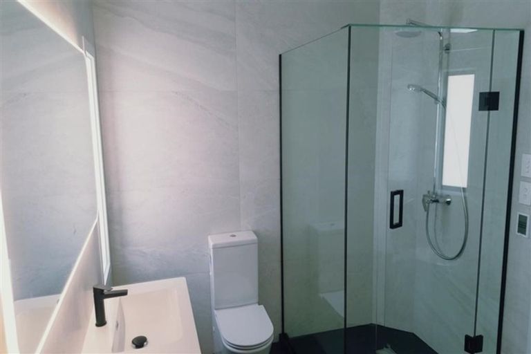 Photo of property in 8 Newport Place, Forrest Hill, Auckland, 0620