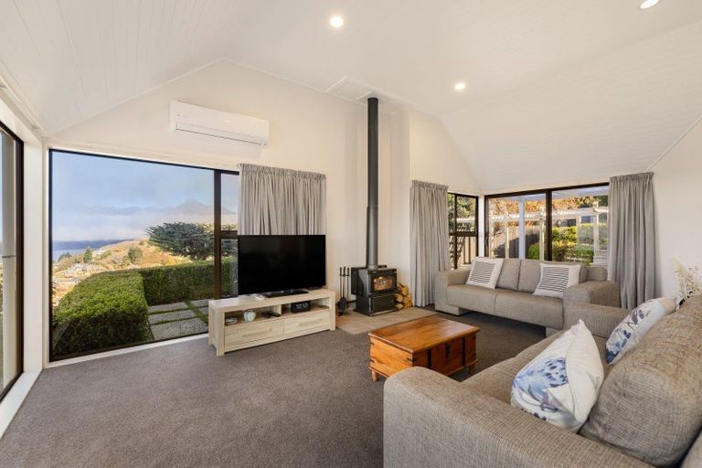 Photo of property in 110b Wynyard Crescent, Fernhill, Queenstown, 9300