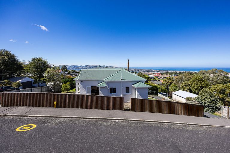 Photo of property in 17 Carnarvon Street, Belleknowes, Dunedin, 9011