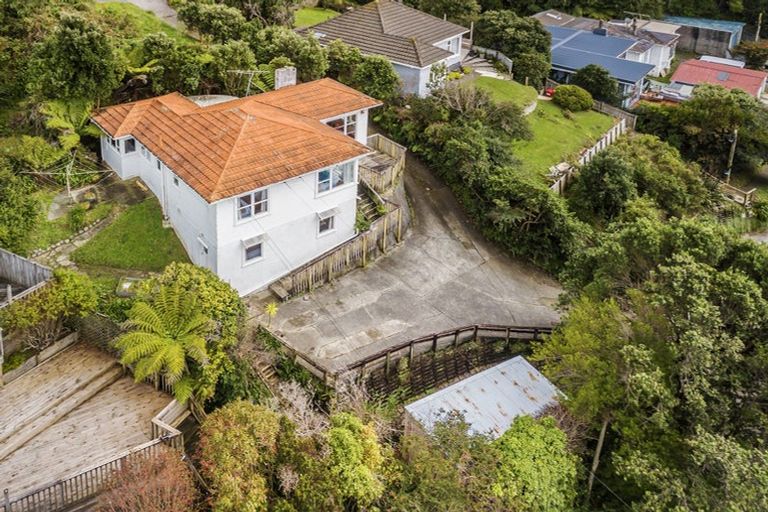 Photo of property in 9 Victory Crescent, Tawa, Wellington, 5028