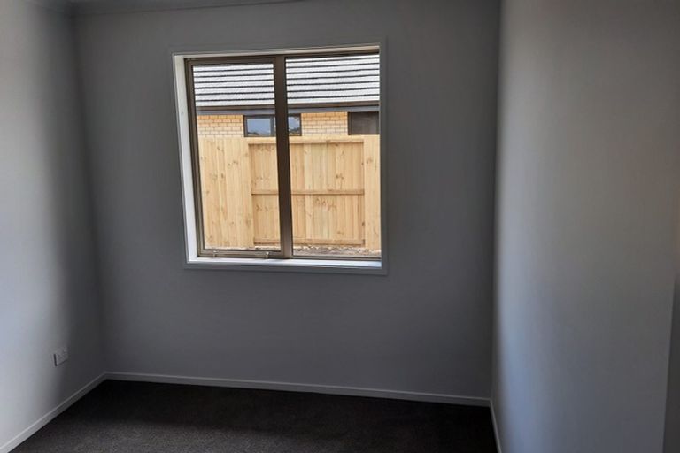 Photo of property in 91 Kaurinui Crescent, One Tree Point, 0118