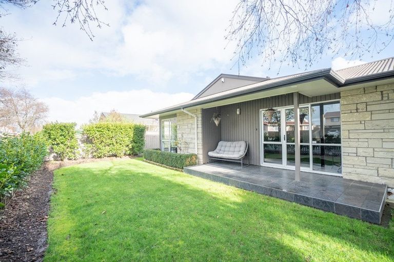 Photo of property in 42 Suzanne Grove, Kelvin Grove, Palmerston North, 4414
