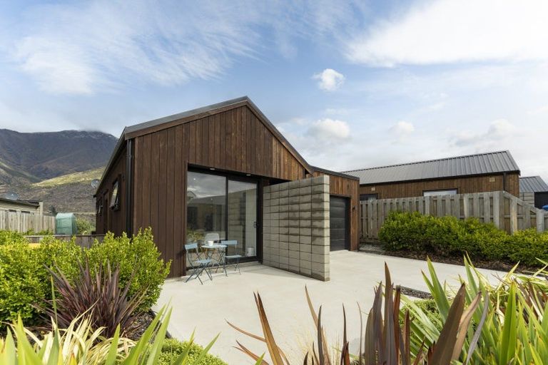 Photo of property in 22 Huxley Place, Lake Hayes, Queenstown, 9304