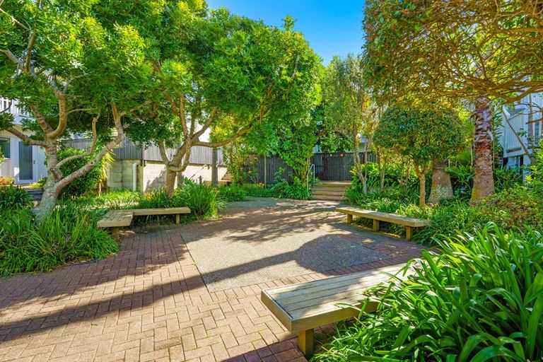 Photo of property in 10/72 Kitchener Road, Milford, Auckland, 0620