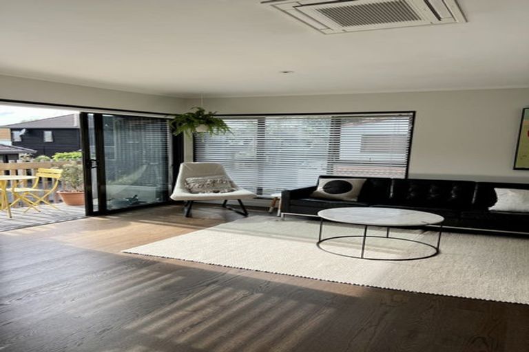 Photo of property in 1/8 Commodore Parry Road, Castor Bay, Auckland, 0620