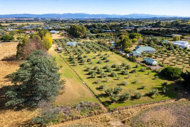 Photo of property in 7 Hawkins Drive, Martinborough, 5711