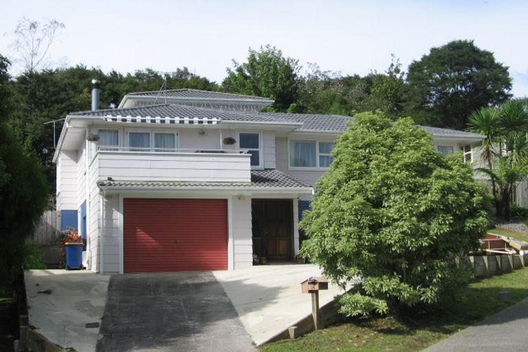 Photo of property in 34 Staincross Street, Green Bay, Auckland, 0604