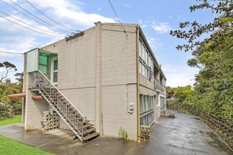 Photo of property in 2/1a Oates Road, Glen Eden, Auckland, 0602