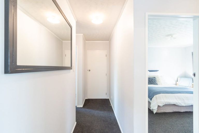 Photo of property in 4 Truscott Grove, Awapuni, Palmerston North, 4412