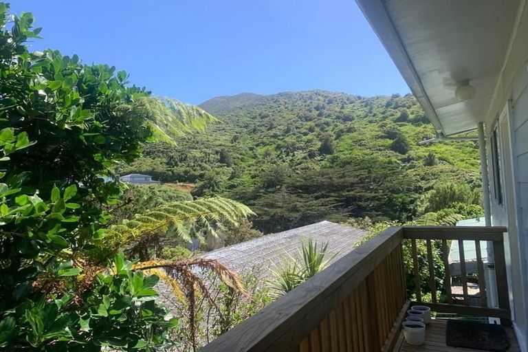 Photo of property in 1/20 Doris Gordon Crescent, Crofton Downs, Wellington, 6035