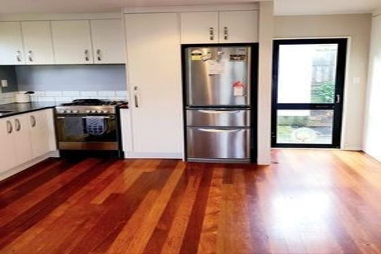 Photo of property in 2/20 Kamara Road, Glen Eden, Auckland, 0602