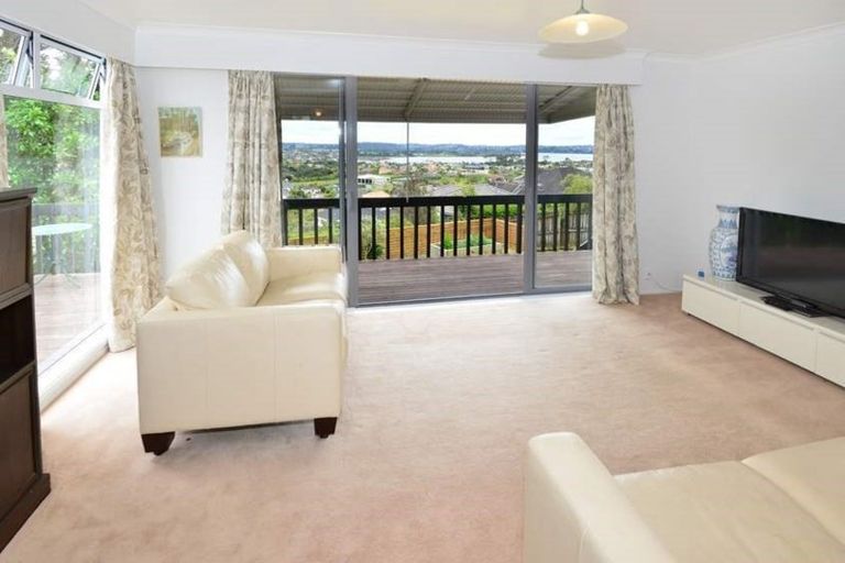 Photo of property in 82 Luckens Road, West Harbour, Auckland, 0618