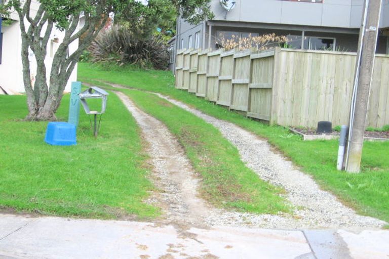 Photo of property in 51a Pohutukawa Avenue, Red Beach, 0932