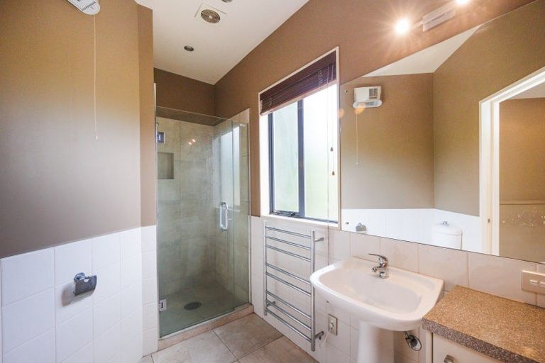 Photo of property in 5 The Oaks, Awapuni, Palmerston North, 4412